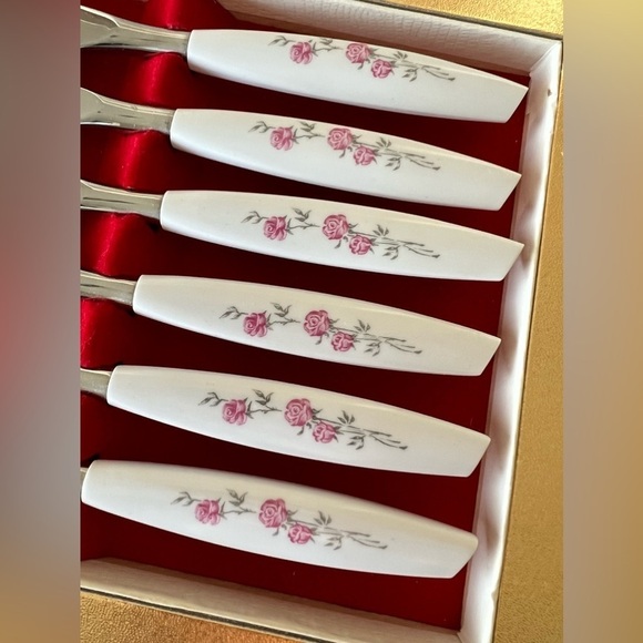 Vintage Mode Danish Stainless Serrated Steak Knives (6) ROSES Sheffield England - Picture 9 of 16